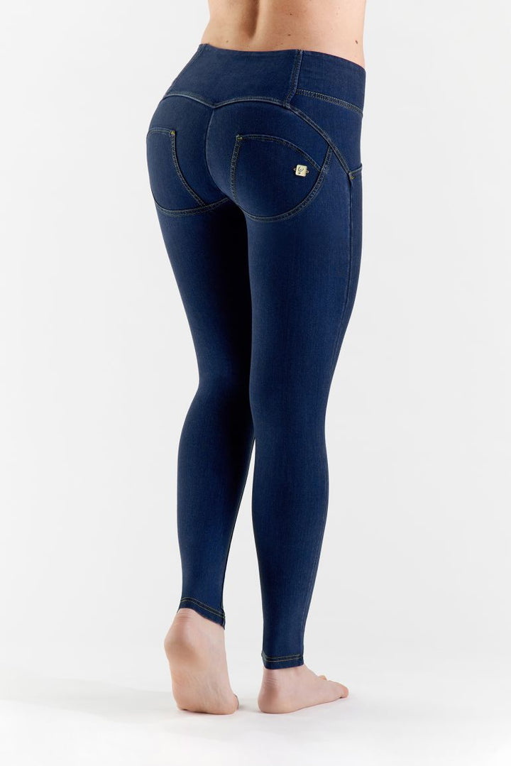 (WRUP2MF244-J0Y) Denim Look WR.UP® Mid Waist in Soft Tencel met Knoopsluiting