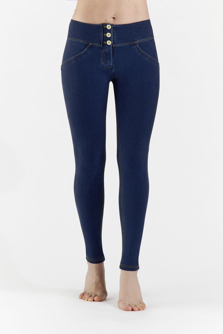 (WRUP2MF244-J0Y) Denim Look WR.UP® Mid Waist in Soft Tencel met Knoopsluiting