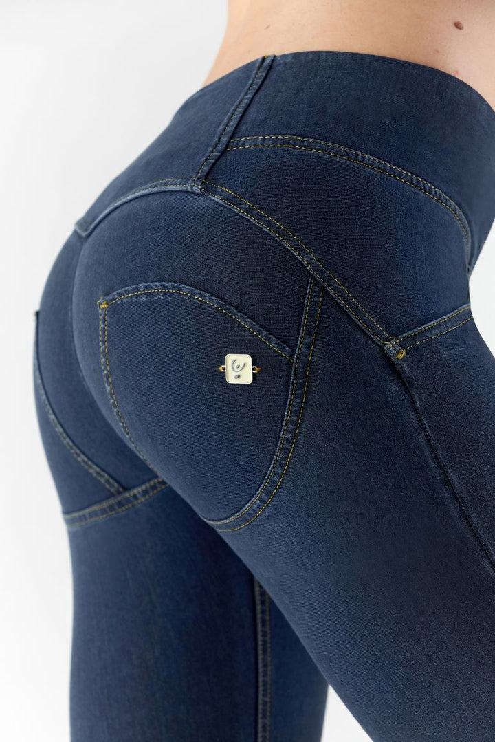 (WRUP2MF244-J0Y) Denim Look WR.UP® Mid Waist in Soft Tencel met Knoopsluiting