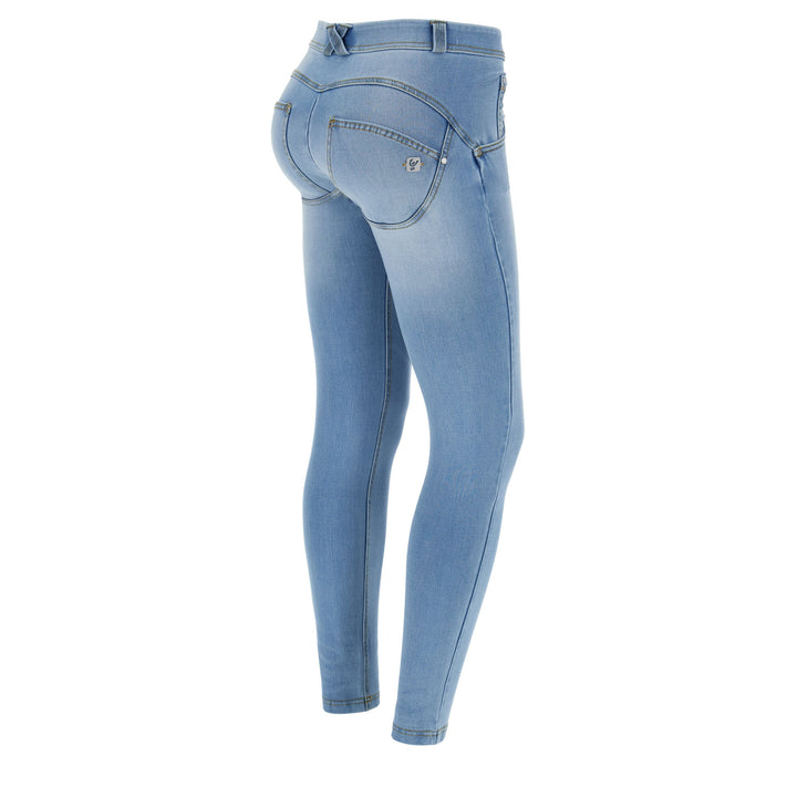 (WRUPSNUG2RS239-J79Y) Woven Denim WR.UP® met Regular Waist in Washed Effect