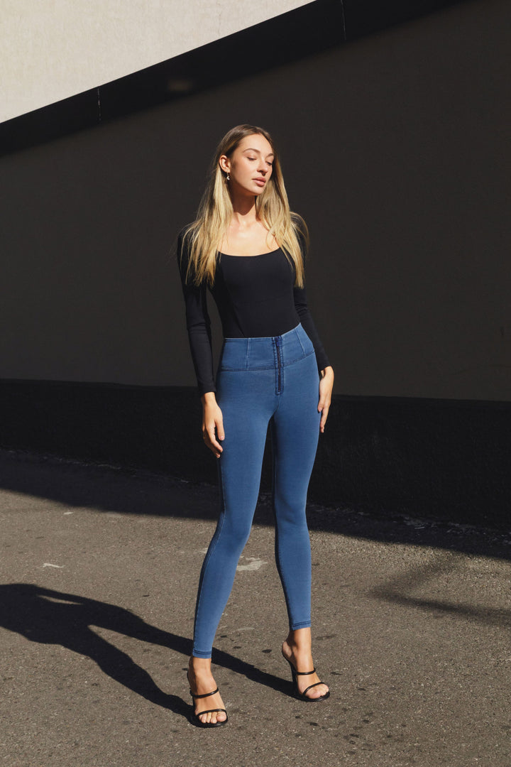 (WRUP2HC002ORG-J4B) Blauwe WR.UP® met Hoge Taille en Zip in Denim Look