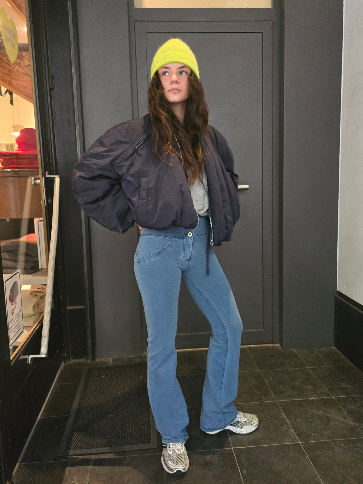 (WRUP11BHC002ORG-J4B) Jean évasé bleu WR.UP® avec une haute taille et un bouton de serrage agrandi