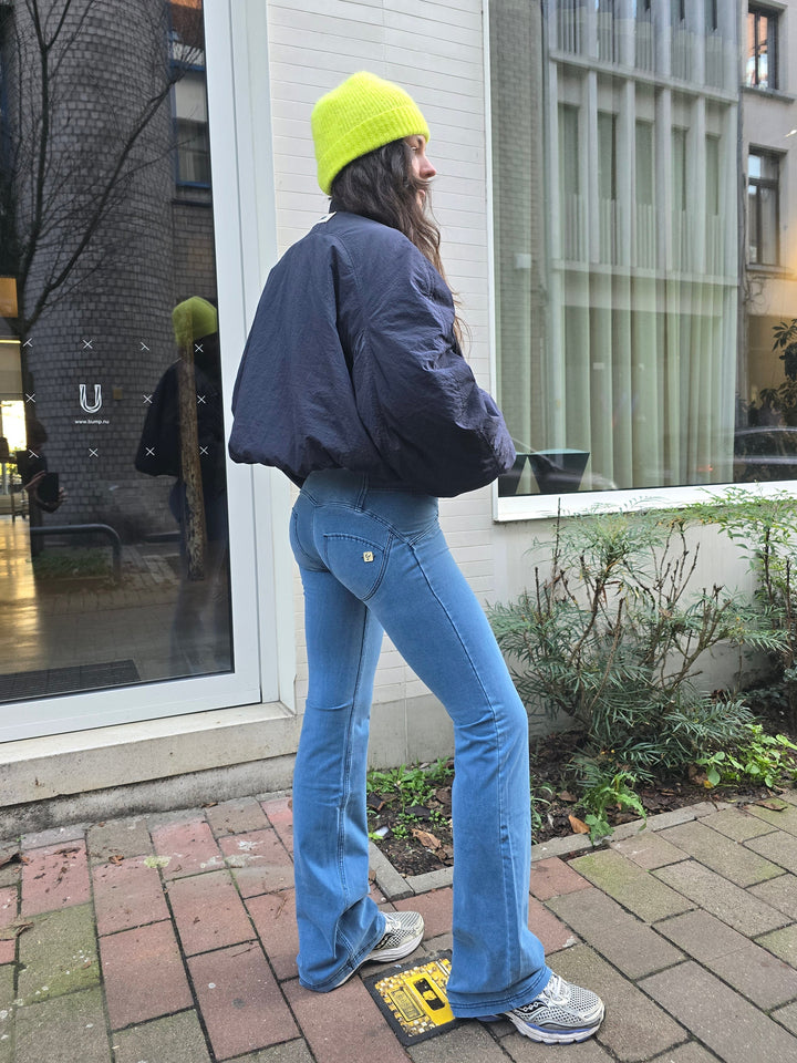 (WRUP11BHC002ORG-J4B) Blauwe WR.UP® Flared Jeans met een Hoge Taille en Knoopsluiting