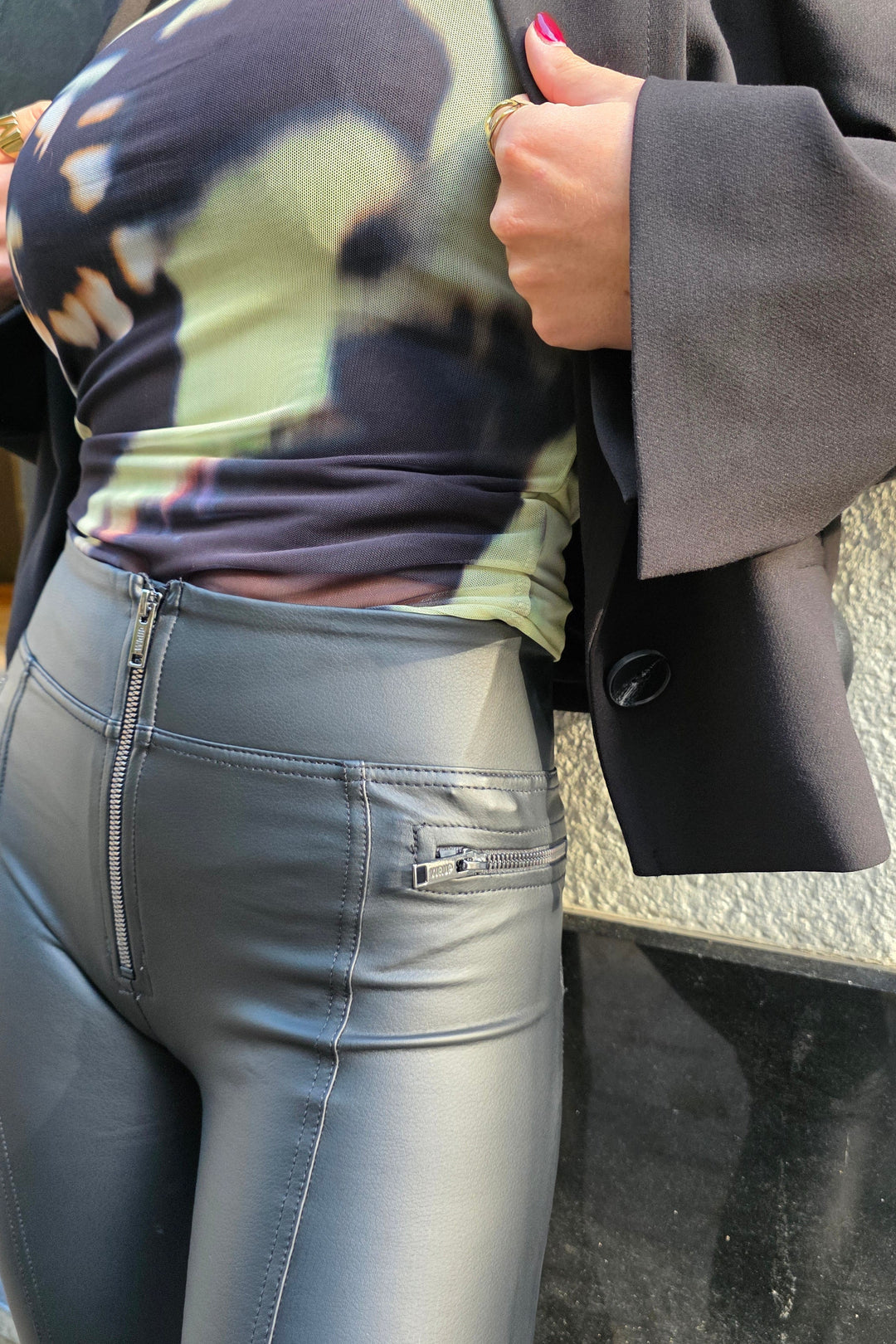 (WRUP4HS434-N) Faux Leather WR.UP® Zip Details in Enkel Lengte