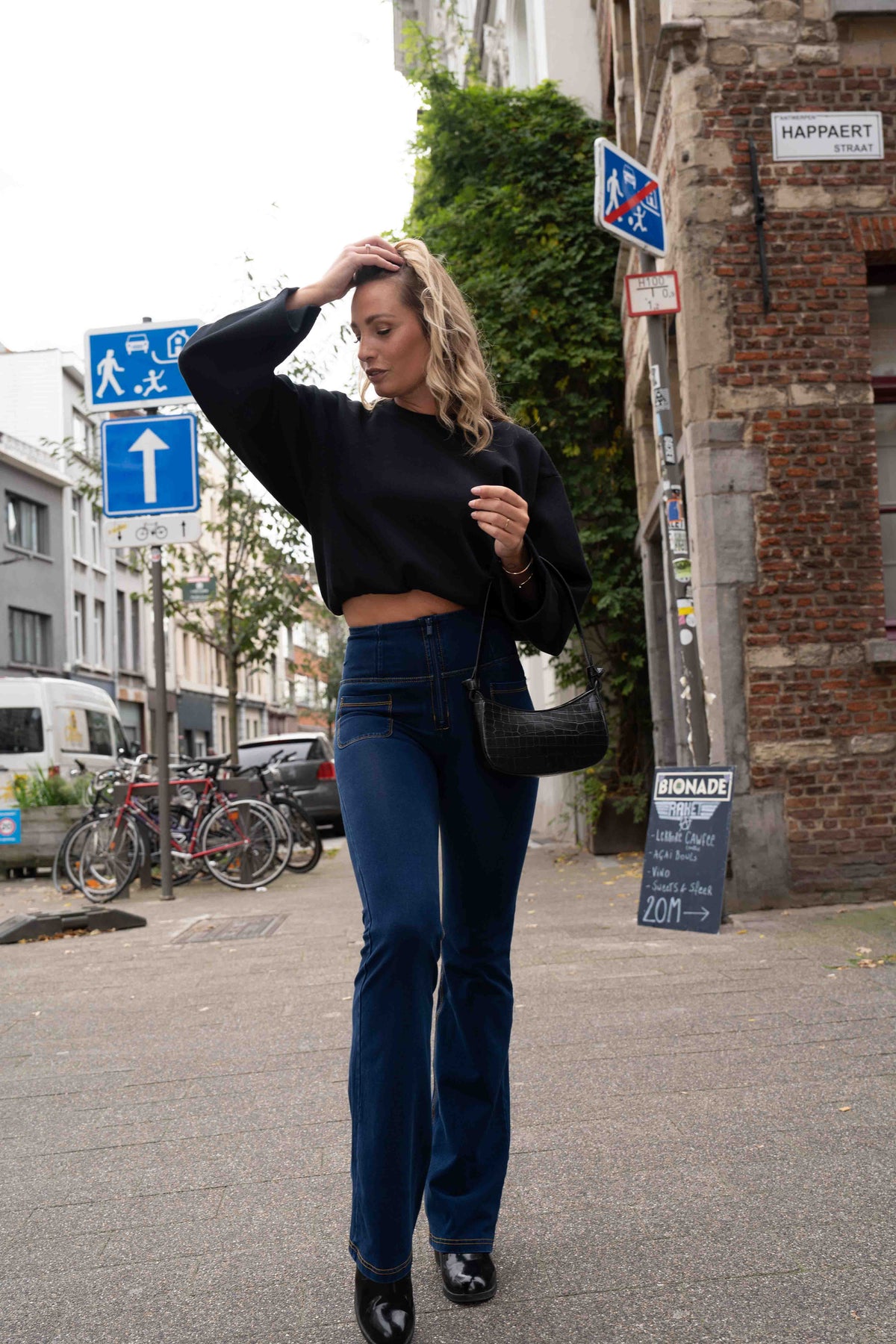 (WRUP11HF250-J0Z) WR.UP® Flared Jeans avec une haute taille et des poches plaquées agrandi
