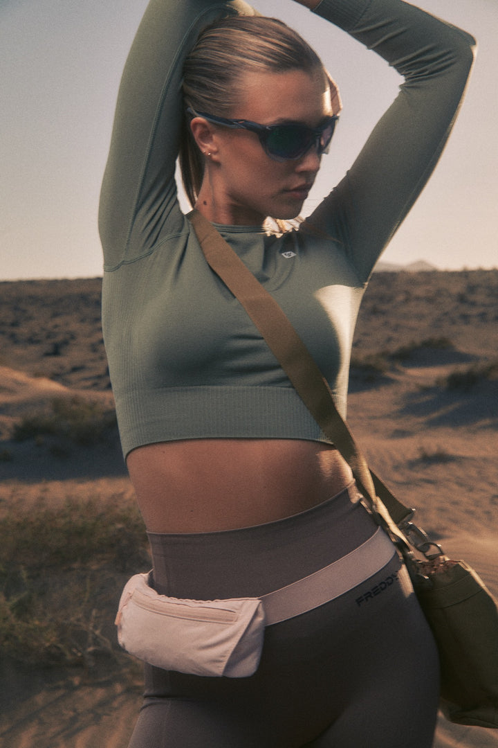 (F3WSFT3-V52) Seamless Cropped Top with Long Sleeves