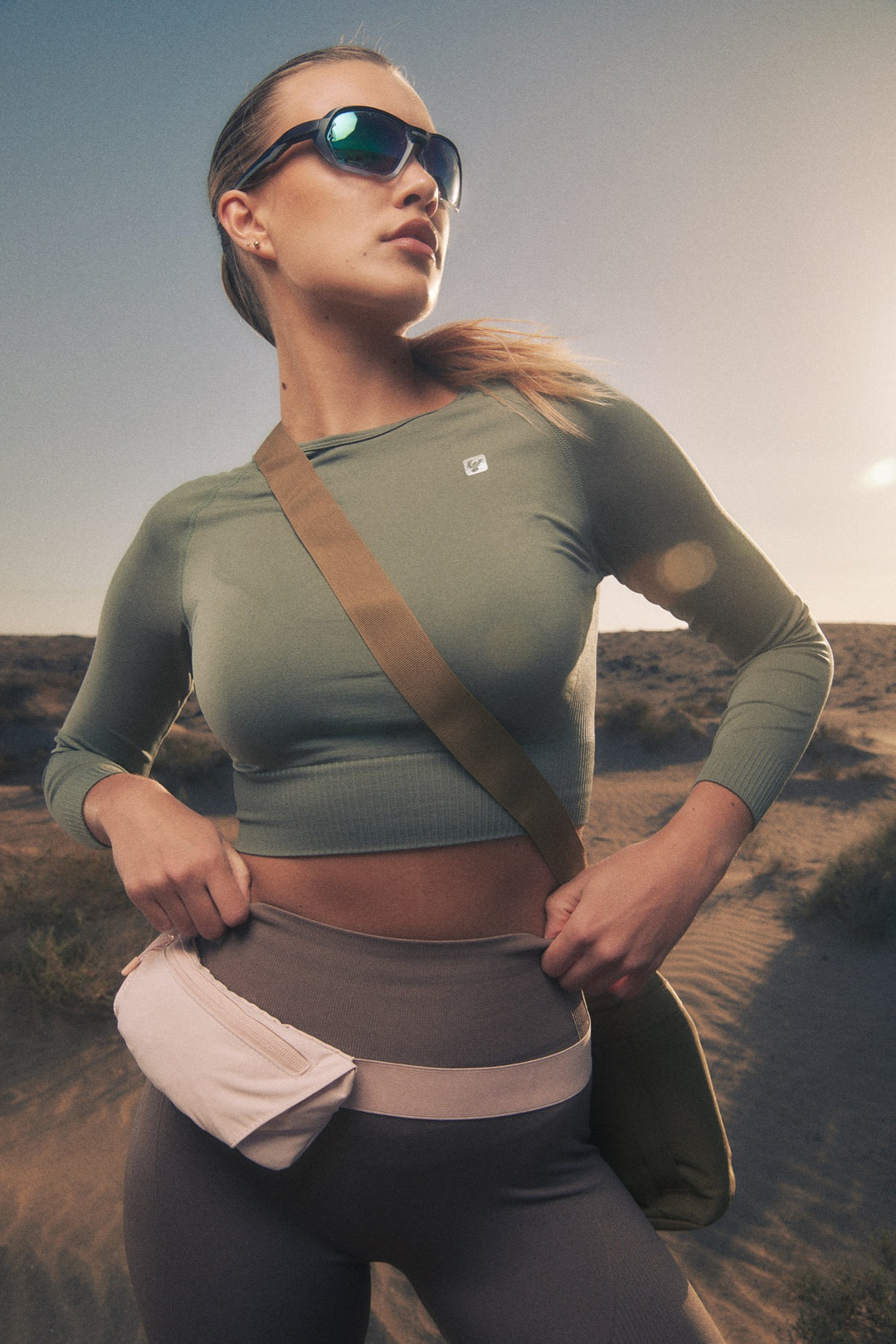 (F3WSFT3-V52) Seamless Cropped Top with Long Sleeves