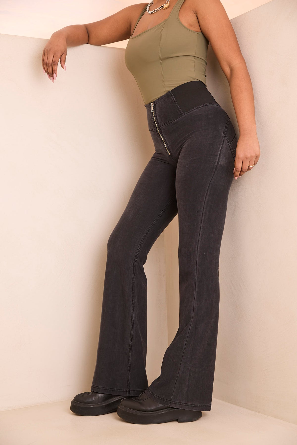 (WRUP29SHS443-J7N) Jean évasé WR.UP® taille très haute avec ceinture en Tencel doux agrandi