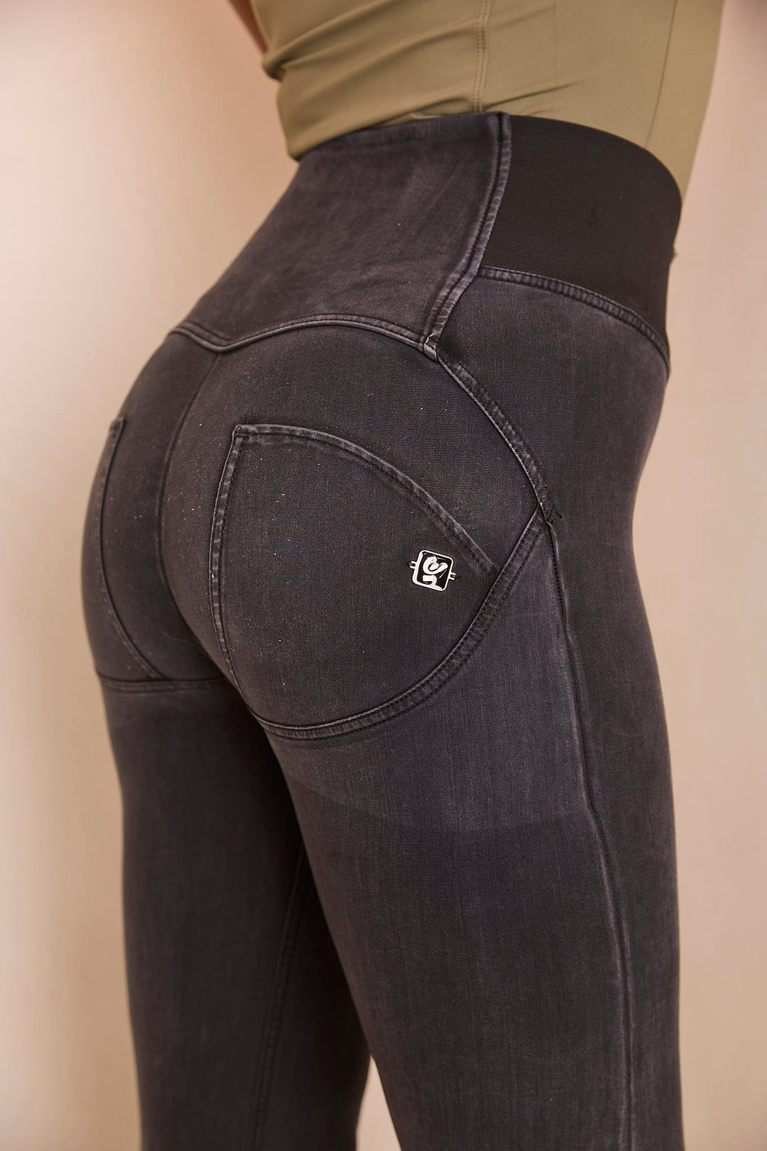 (WRUP29SHS443-J7N) Super High Waist WR.UP® Flared Jeans with Waistband in Soft Tencel