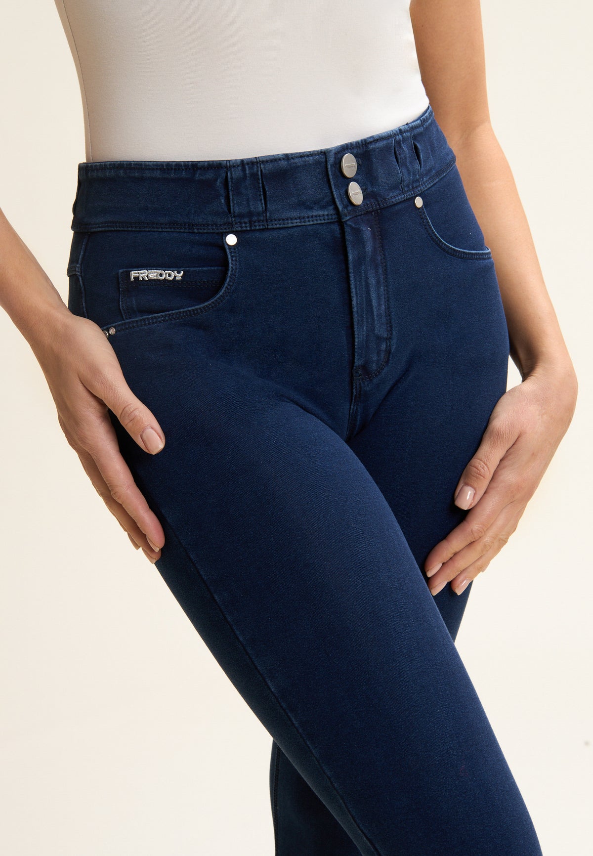 (NOW1MC002ORG-J0B) N.O.W.® Mid Waist Jeans met Knoopsluiting enlarged