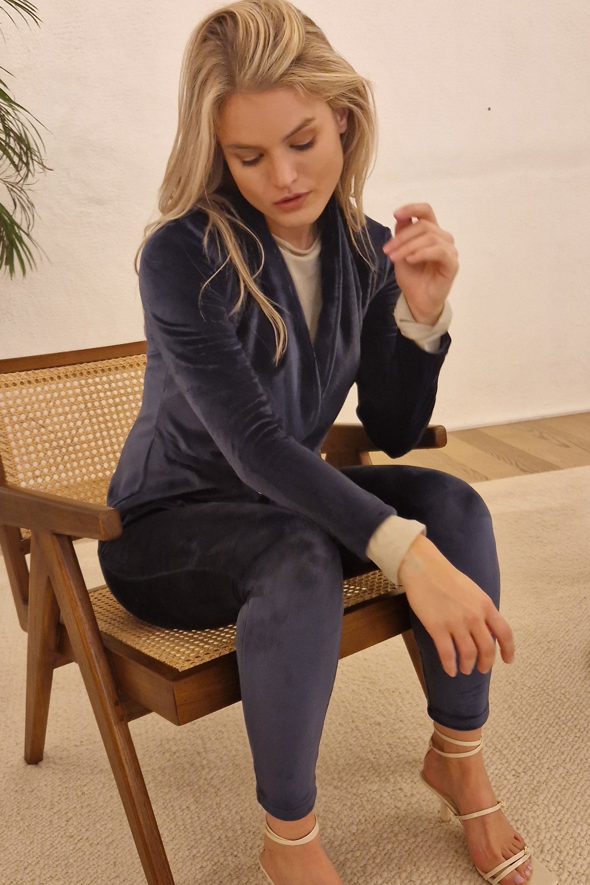 (S0WWTK3-B94) Ensemble de survêtement bleu WR.UP® en velours comprenant un blazer et un pantalon WR.UP® en velours. agrandi