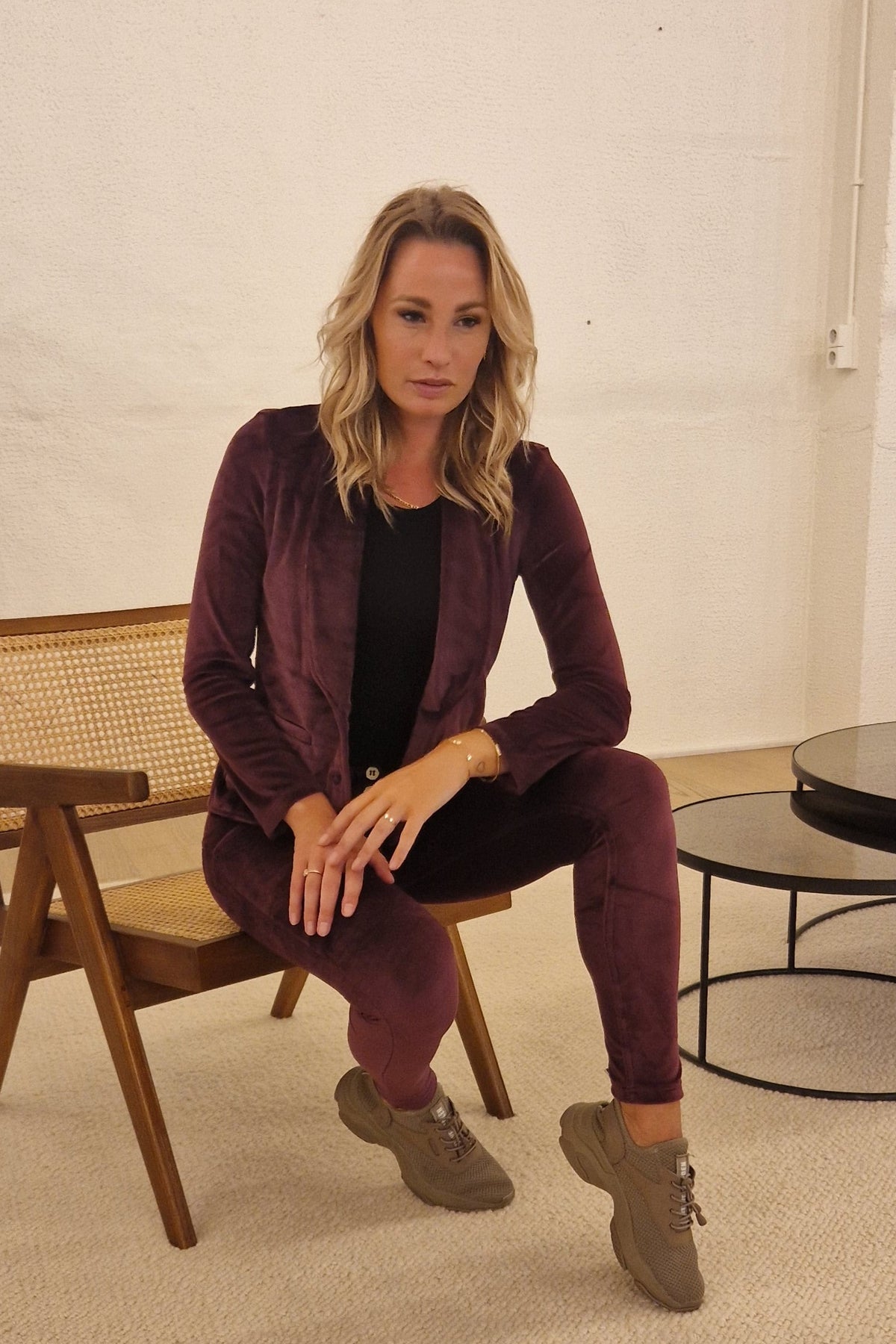 (S0WWTK3-E49) Ensemble de survêtement en velours violet WR.UP® comprenant un blazer et un pantalon en velours WR.UP®.  agrandi