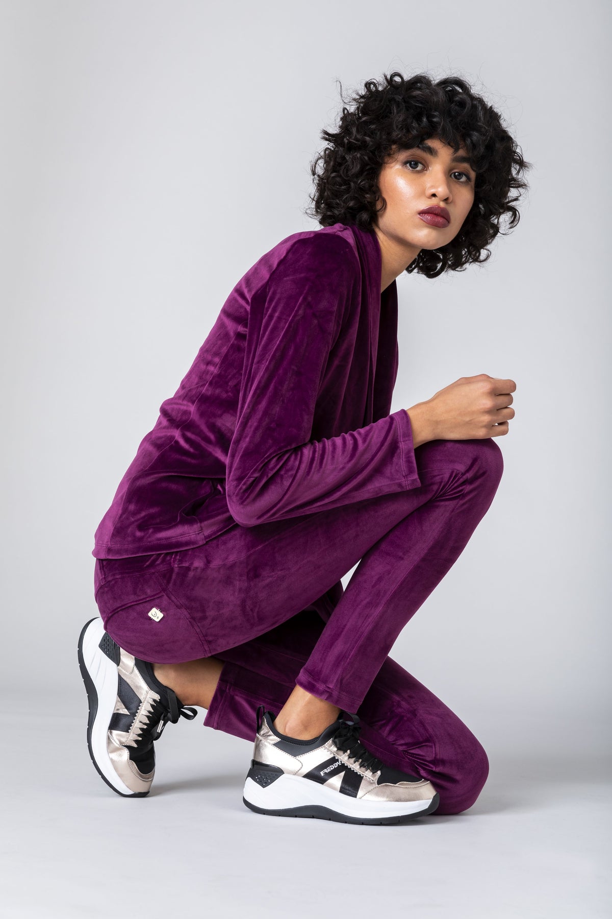 (S0WWTK3-E49) Ensemble de survêtement en velours violet WR.UP® comprenant un blazer et un pantalon en velours WR.UP®.  agrandi