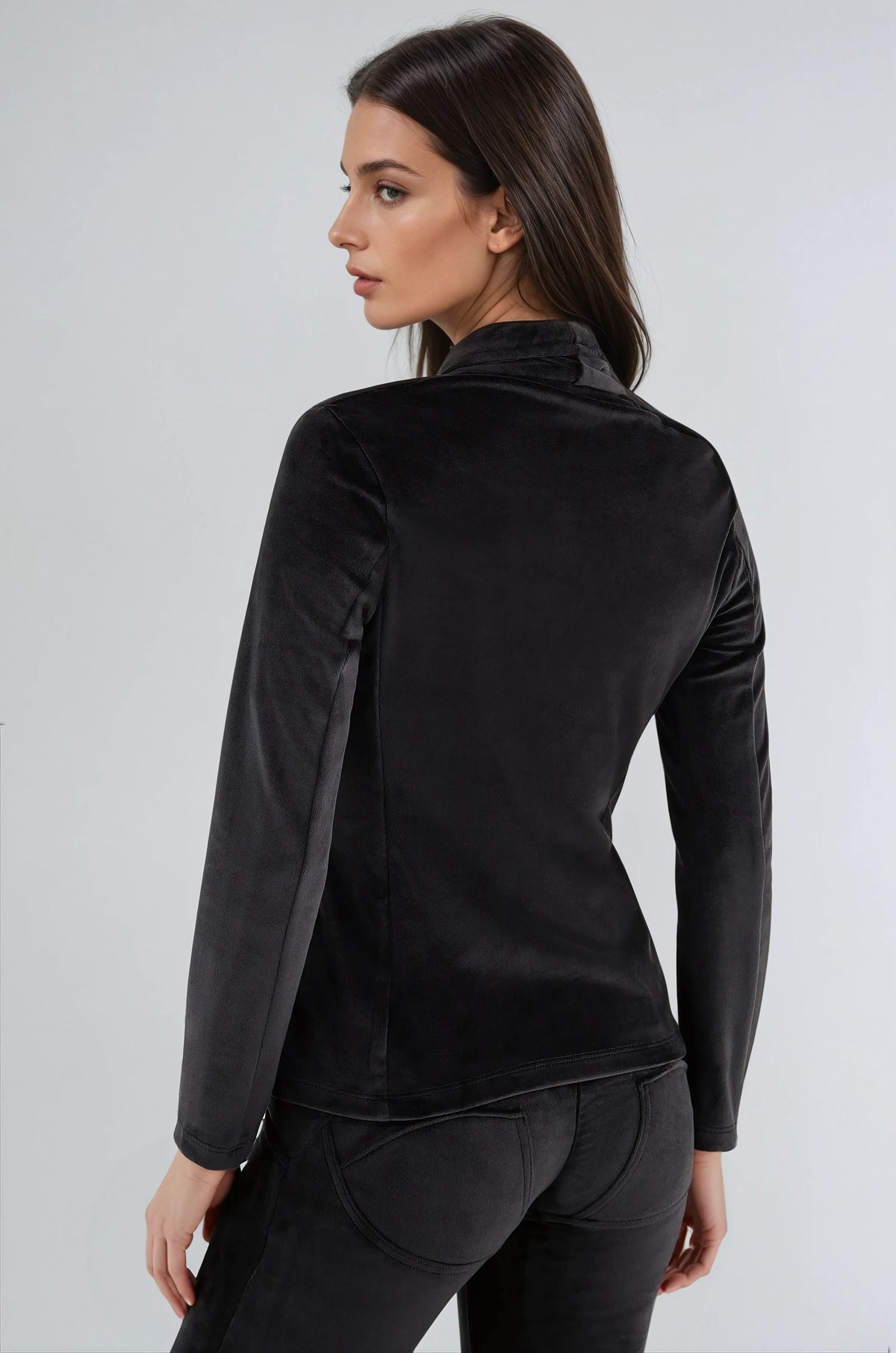 (S0WWTK3-N) Ensemble de survêtement WR.UP® en velours noir comprenant un blazer et un pantalon WR.UP® en velours.  agrandi