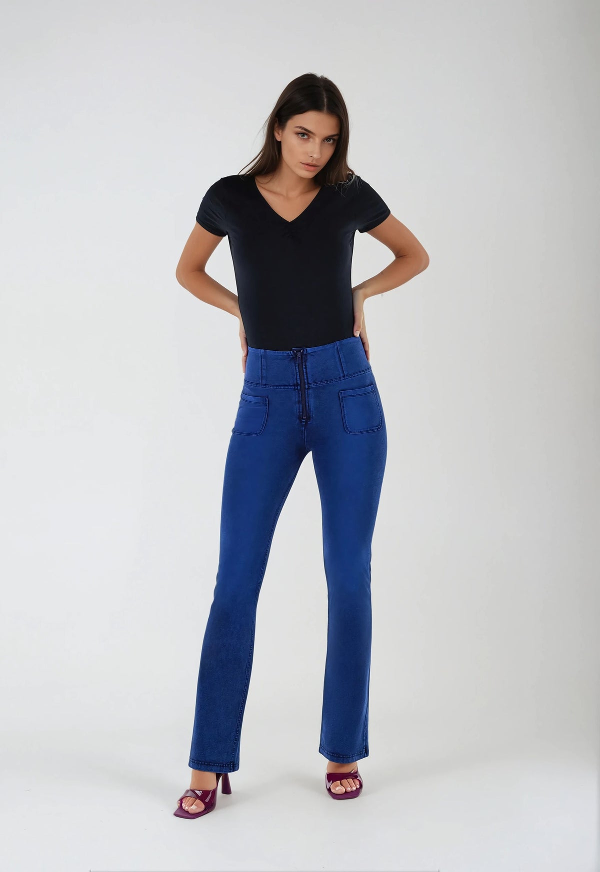WRUP11HF209-J101B Helder Blauwe WR.UP® Flared Jeans met een Hoge Taille en Patch Pockets enlarged