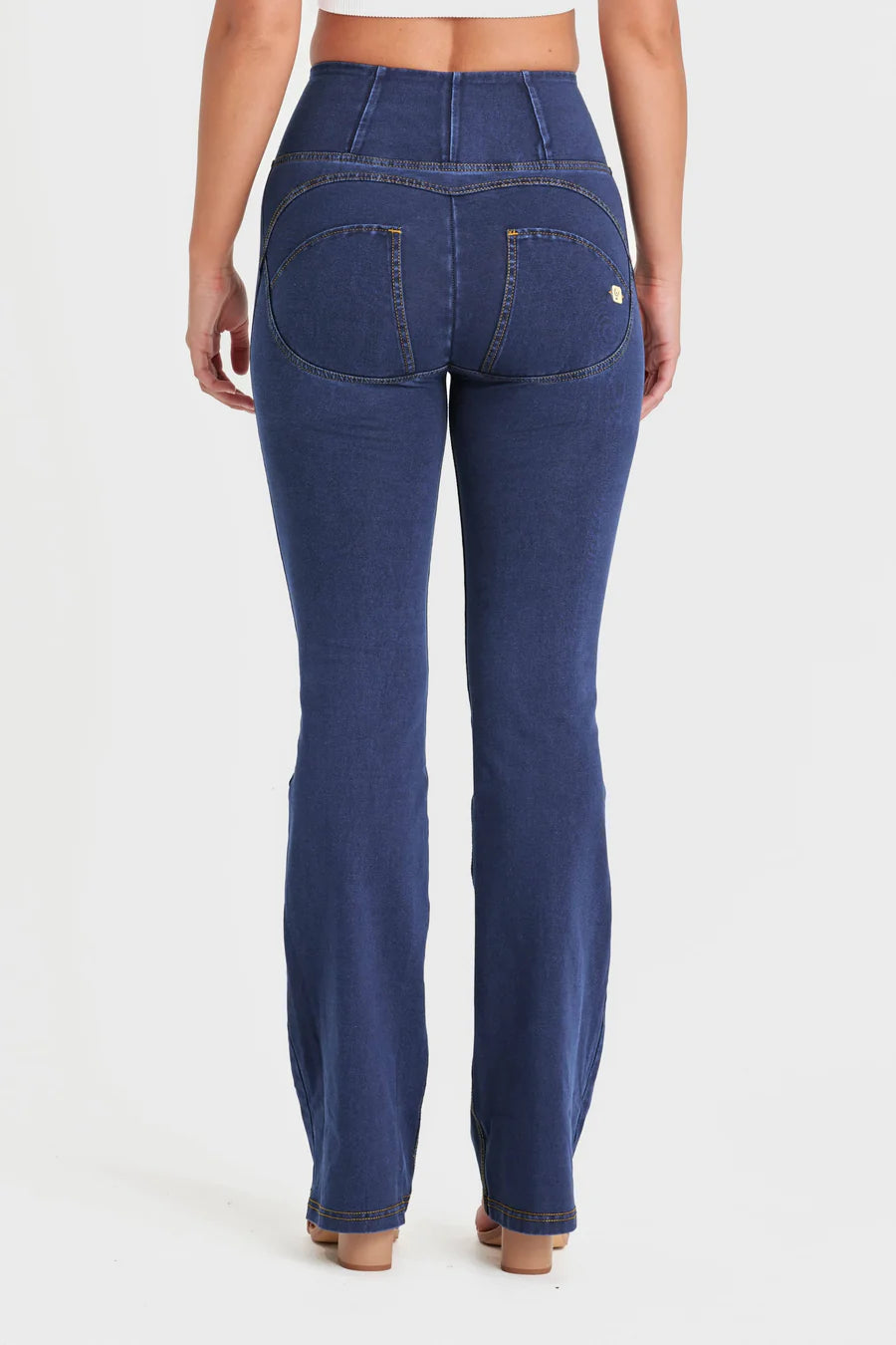 WRUP11HF250-J0Y Blauwe WR.UP® Flared Jeans met een Hoge Taille en Patch Pockets enlarged