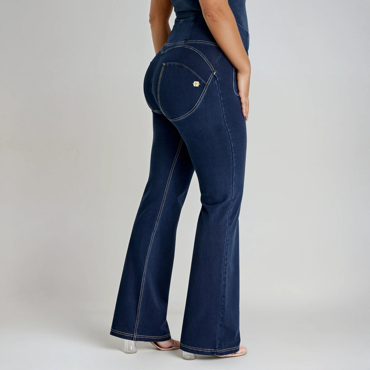 (WRUP11HF250-J0Z) WR.UP® Flared Jeans avec une haute taille et des poches plaquées agrandi