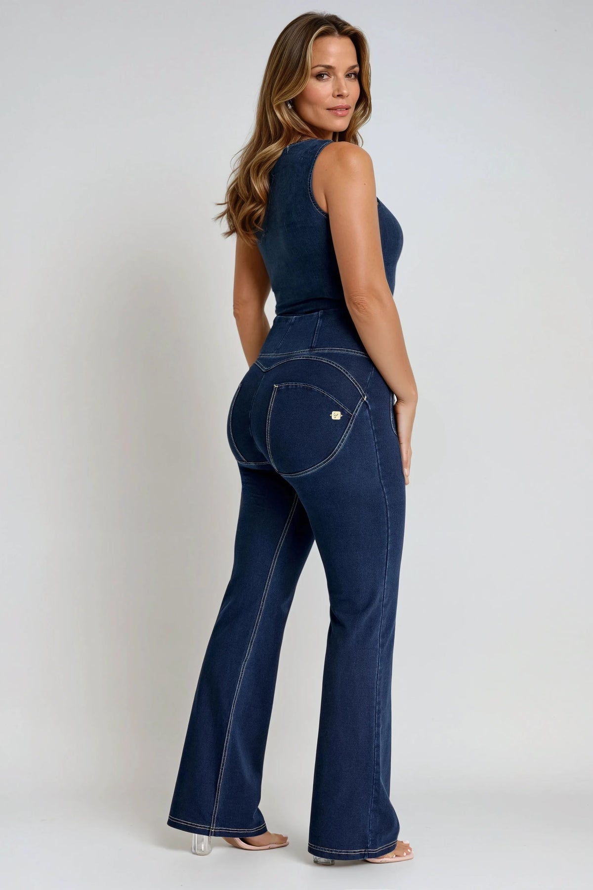 (WRUP11HF250-J0Z) WR.UP® Flared Jeans avec une haute taille et des poches plaquées agrandi