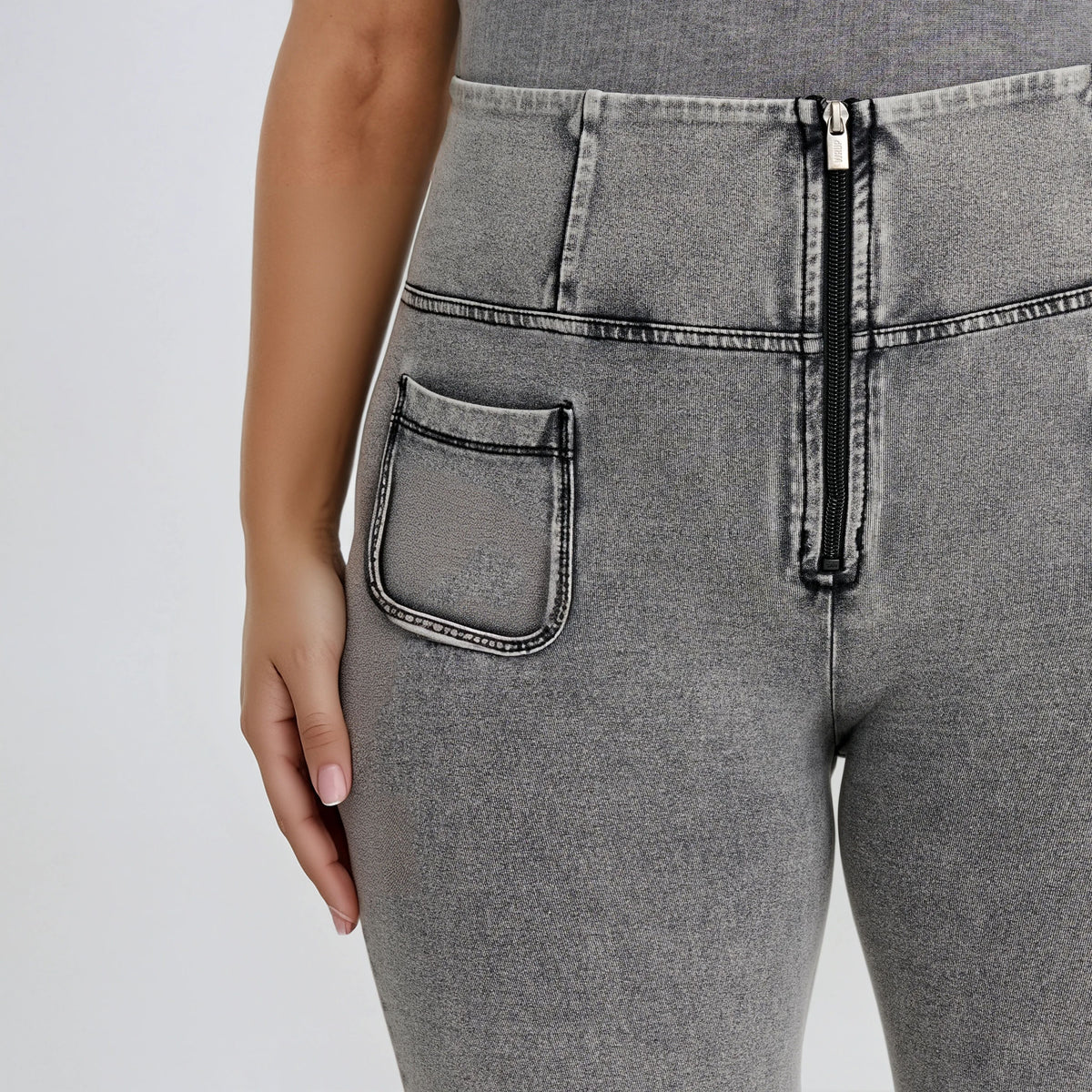 (WRUP11HF250-J3N) WR.UP® Flared Jeans met een Hoge Taille en Patch Pockets enlarged