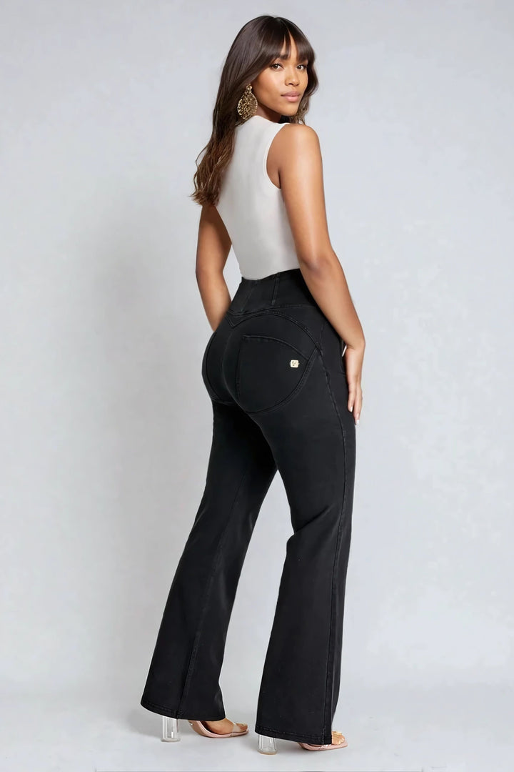WRUP11HF250-J7N Zwarte WR.UP® Flared Jeans met een Hoge Taille en Patch Pockets