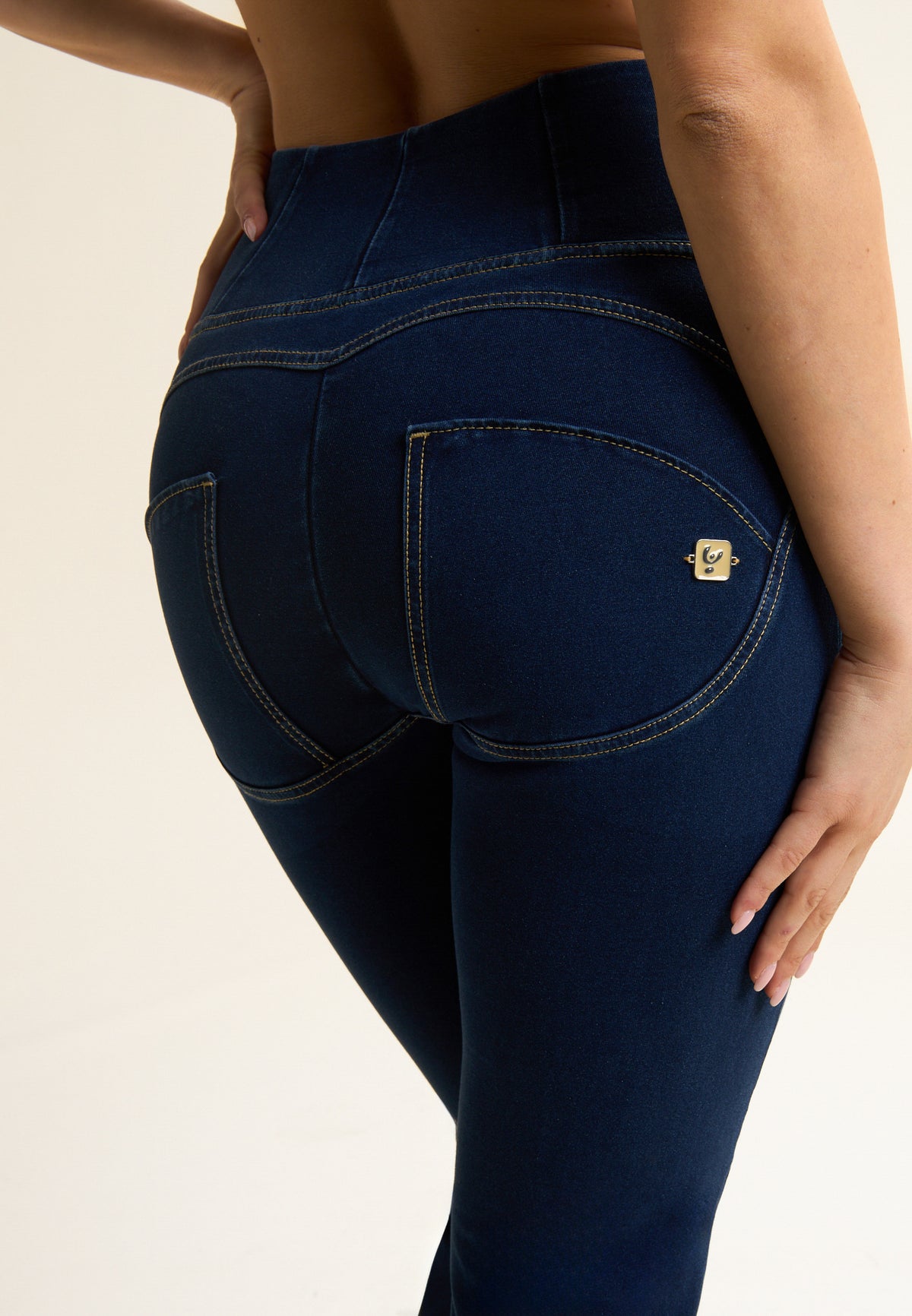 (WRUP11HF250-J0Z) WR.UP® Flared Jeans avec une haute taille et des poches plaquées agrandi