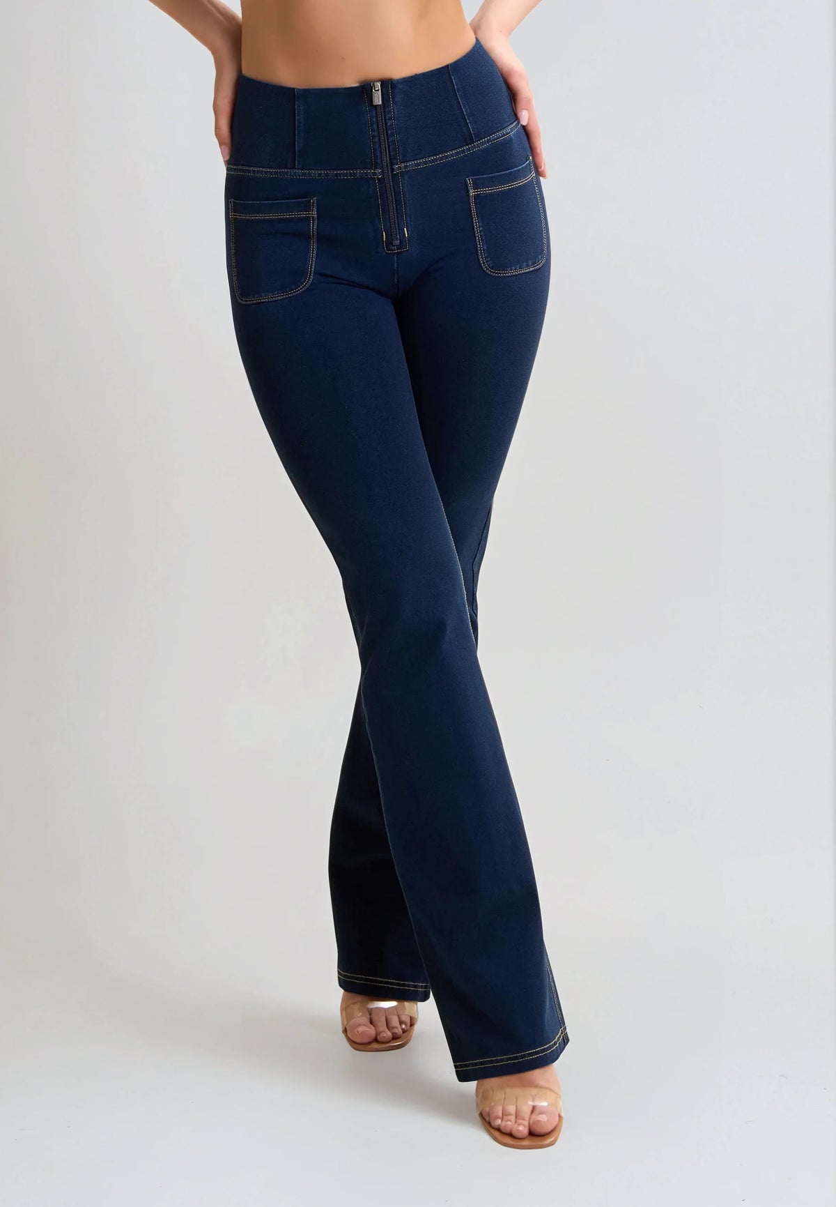 (WRUP11HF250-J0Z) WR.UP® Flared Jeans avec une haute taille et des poches plaquées agrandi
