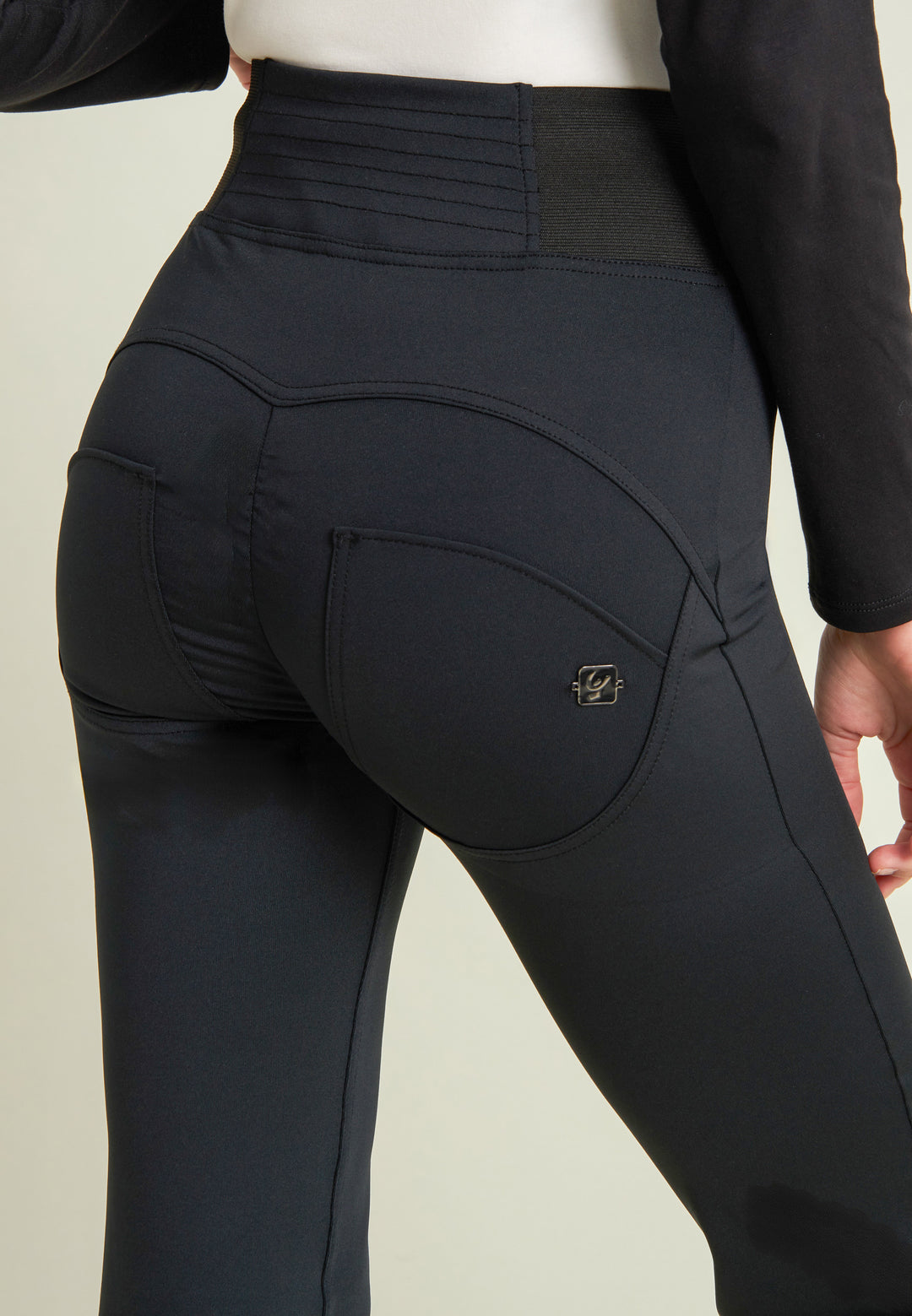 (WRUP11HF2526-N) D.I.W.O. stretch Flare Fit Black pant