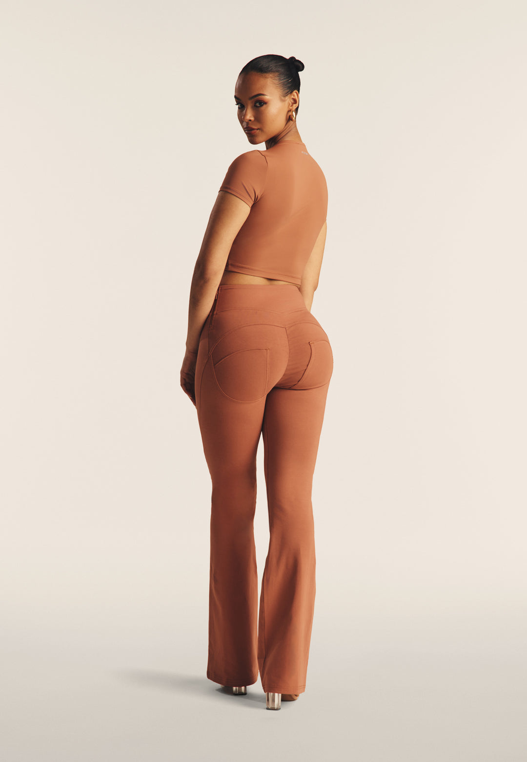 (WRUP11HS2517-N) High Waist WR.UP® Flared Pants met Side Zip