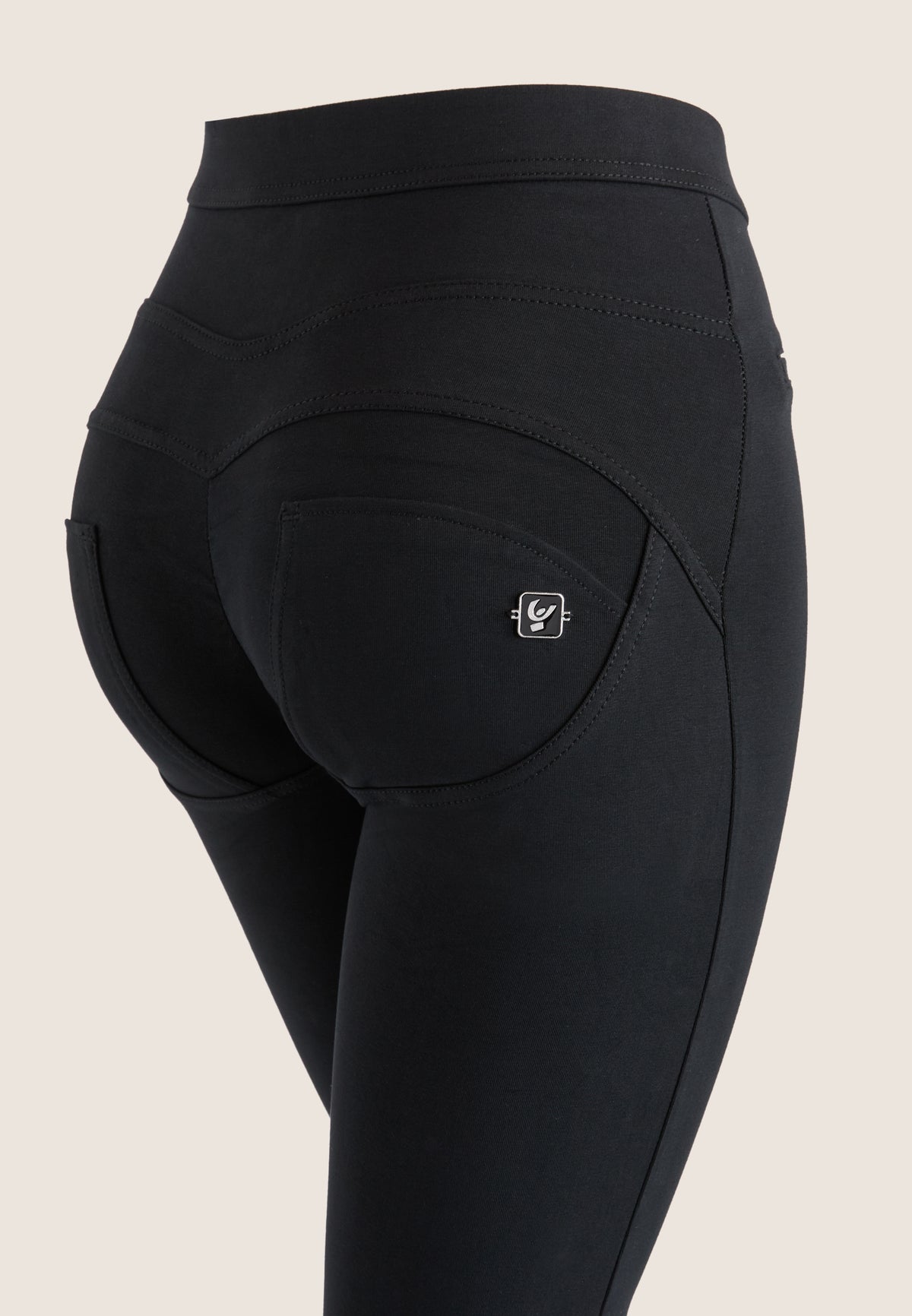 (WRUP11RMF2521-N) Pantalon noir évasé en jersey épais stretch de coton biologique agrandi