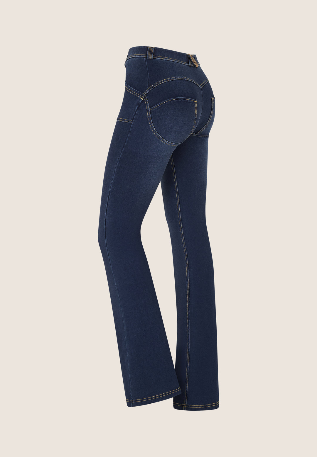 (WRUP11RS2506-J0Z) Regular Waist WR.UP® Flared Jeans met Stoere Details en Golden Zip