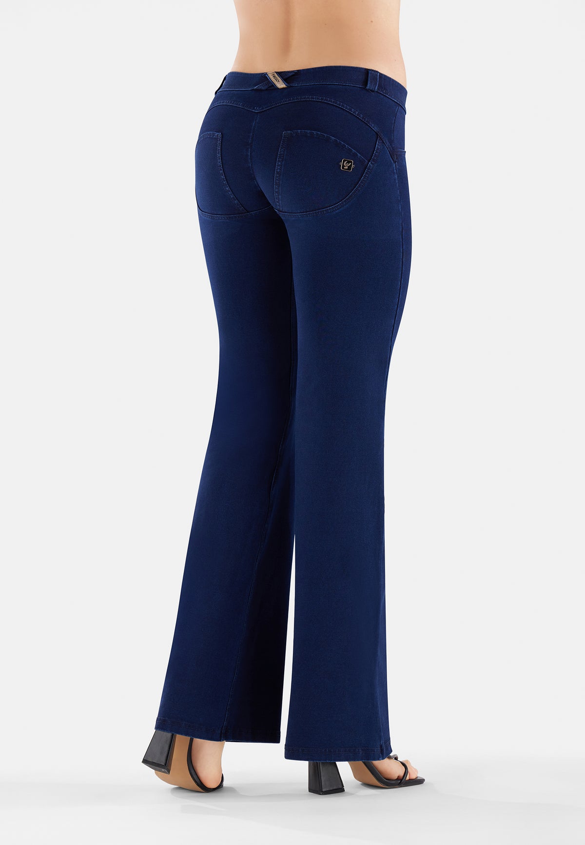 (WRUP29LF305-J29B) Jean bleu évasé taille basse WR.UP® agrandi