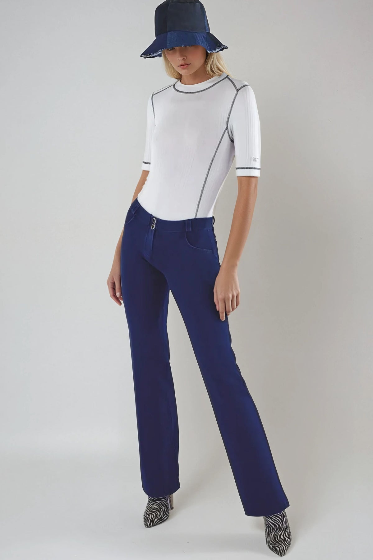 (WRUP29LF305-J29B) Jean bleu évasé taille basse WR.UP® agrandi