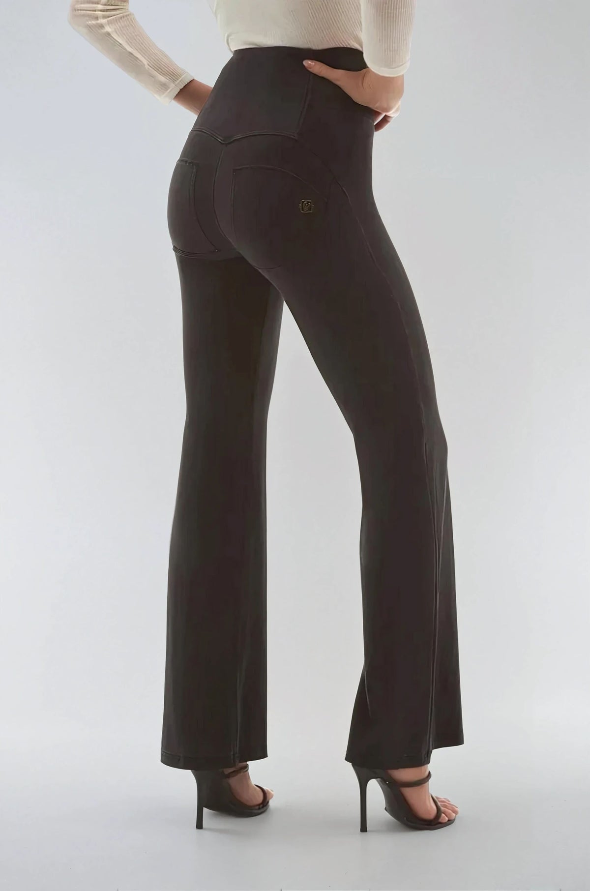 (WRUP29SHS443-J7N) Jean évasé WR.UP® taille très haute avec ceinture en Tencel doux agrandi