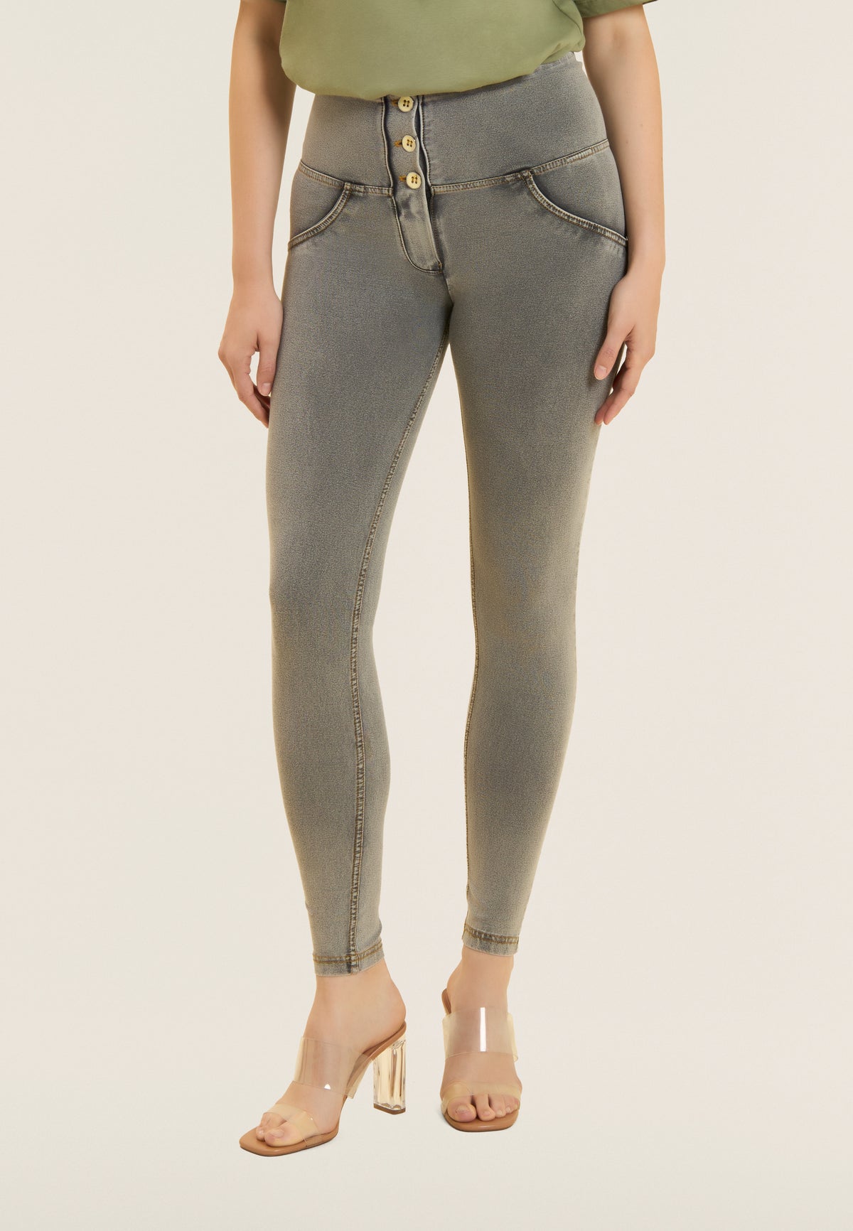(WRUP2BHC002ORG-J3Y) Denim Look WR.UP® avec haute taille et boutonnière agrandi
