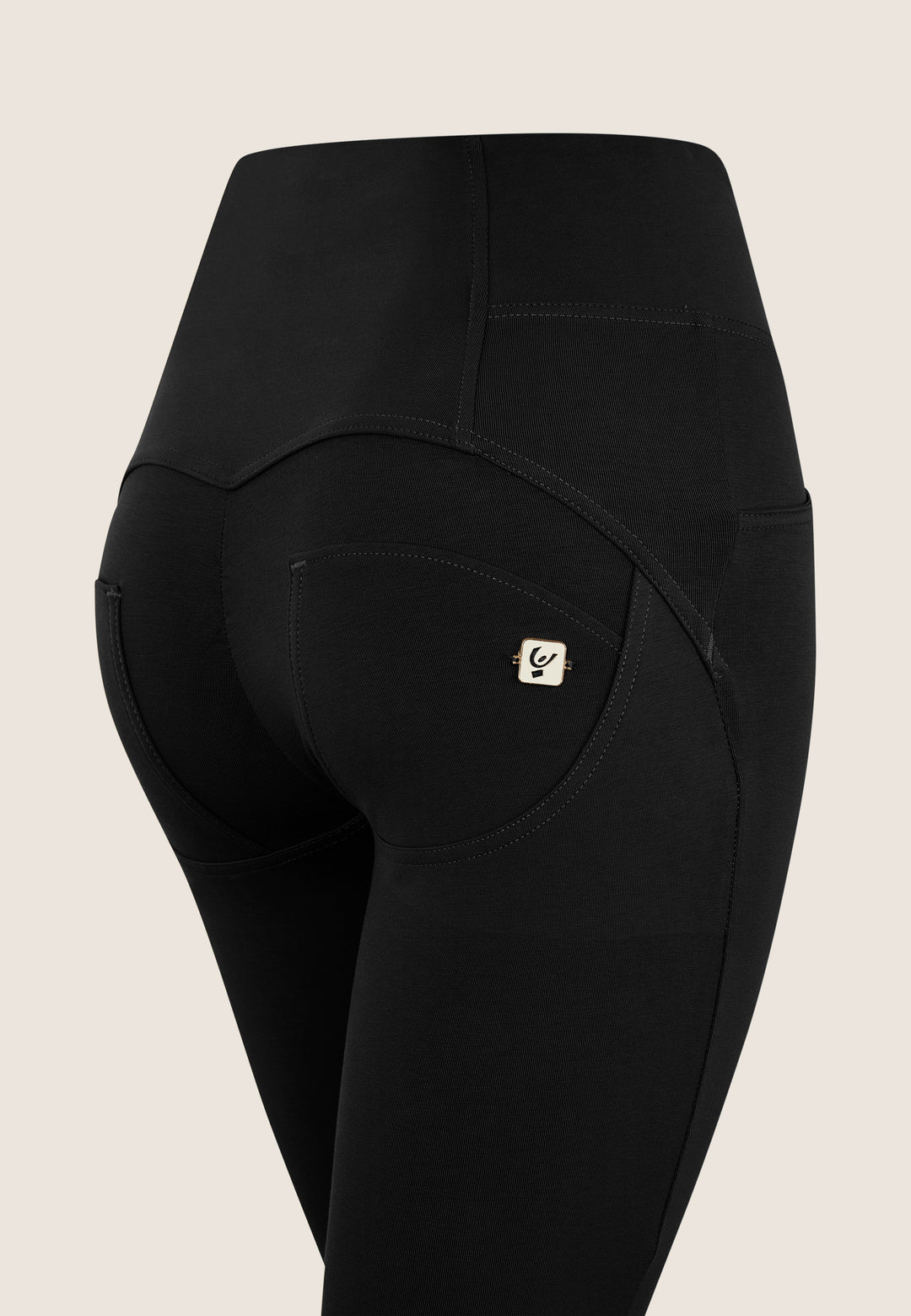 (WRUP2BHS2518-N) Zwarte WR.UP® High Waist met Golden Buttons
