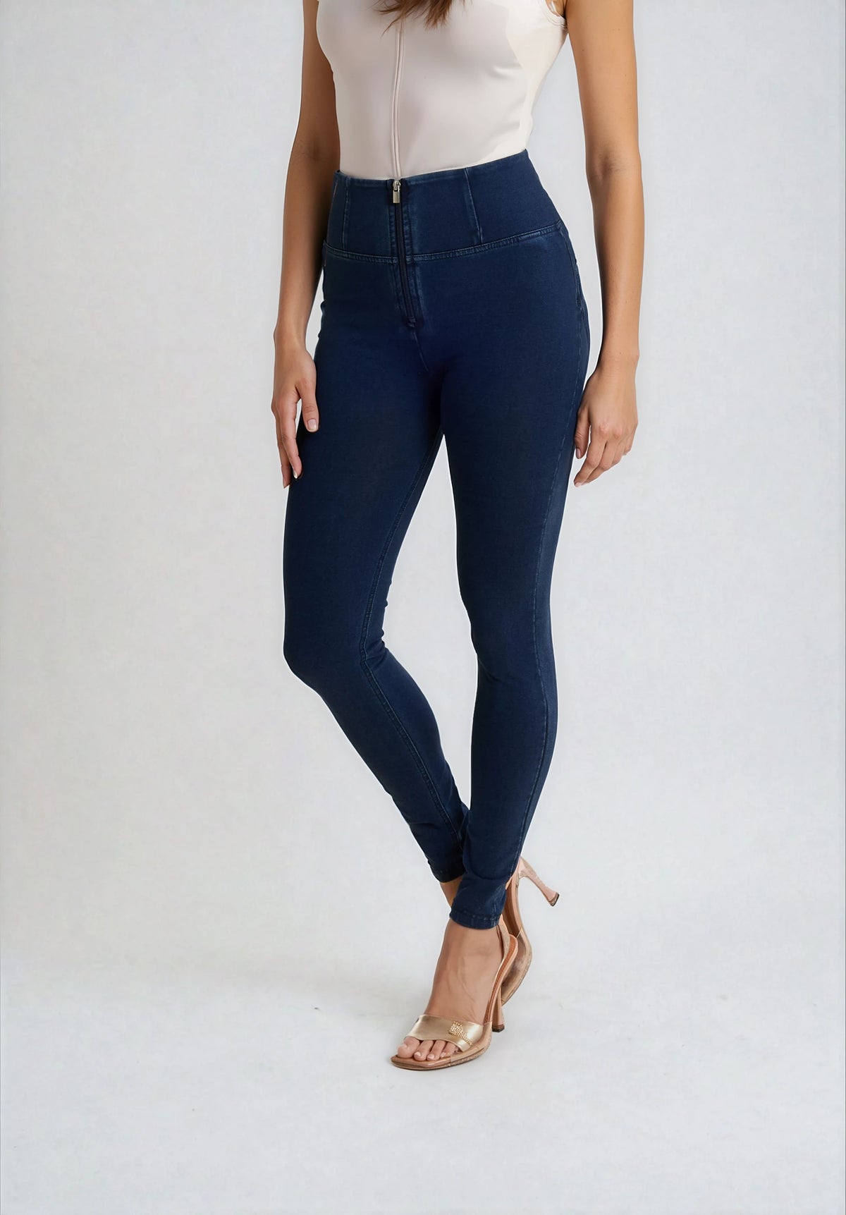 WRUP2HC002ORG-J0B Bleu WR.UP® avec haute taille et fermeture éclair en look denim agrandi