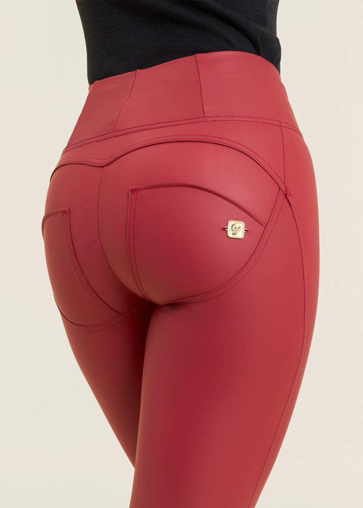 WRUP2HC006PREC-R68 Rode WR.UP®Leather Look met een Hoge Taille en Rits Sluiting