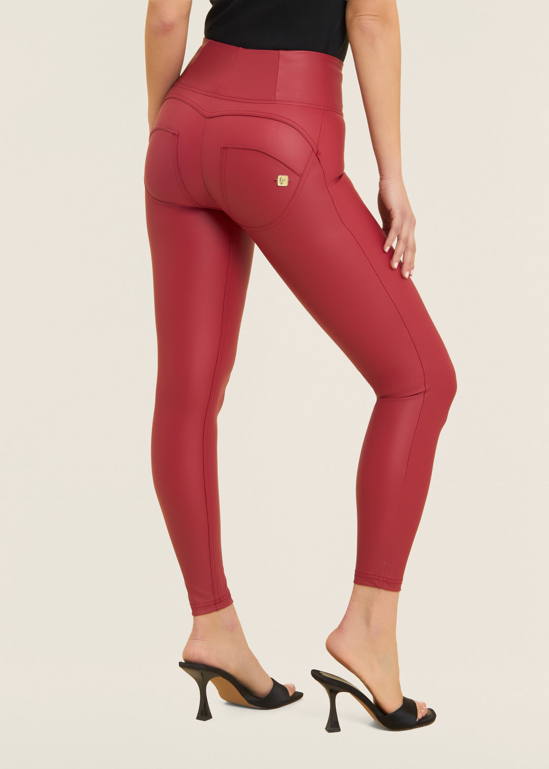 WRUP2HC006PREC-R68 Rode WR.UP®Leather Look met een Hoge Taille en Rits Sluiting