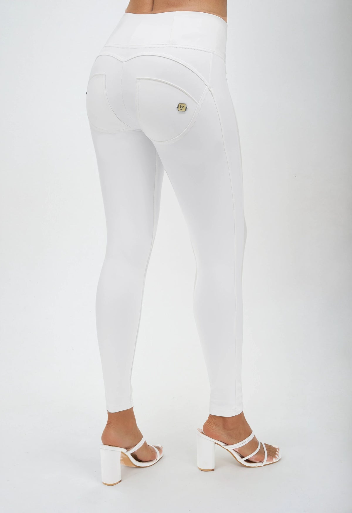 WRUP2HC006PREC-W Blanc WR.UP®Leather Look avec une haute taille et une fermeture éclair agrandi