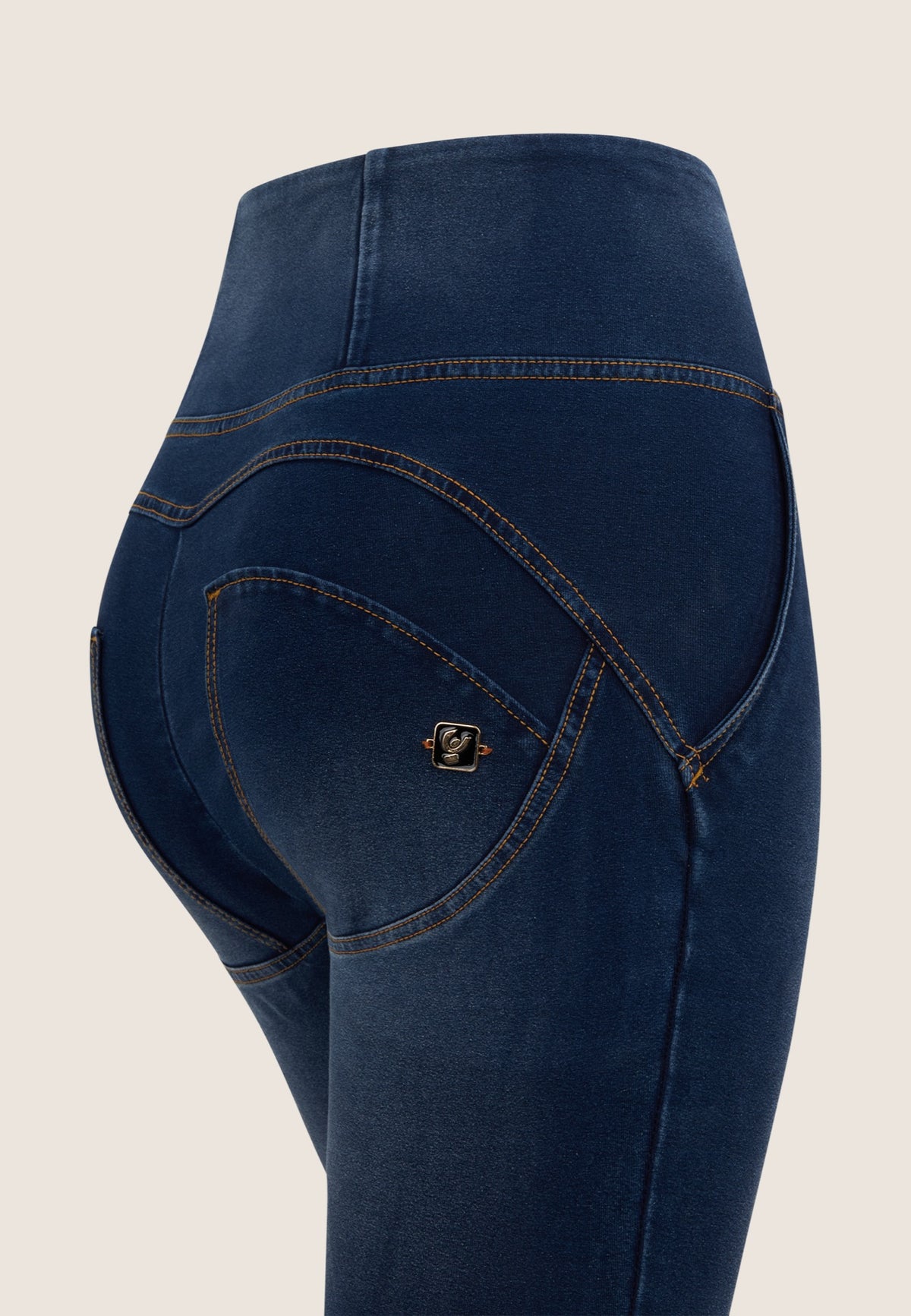 (WRUP2HF401-J0T) High Waist WR.UP® with Hip Details and Gold Zip enlarged