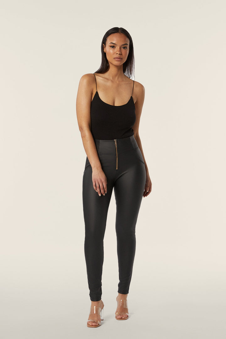 (WRUP2HF448-N) High Waist WR.UP® Leather Look met Veter Sluiting op de Rug ♥