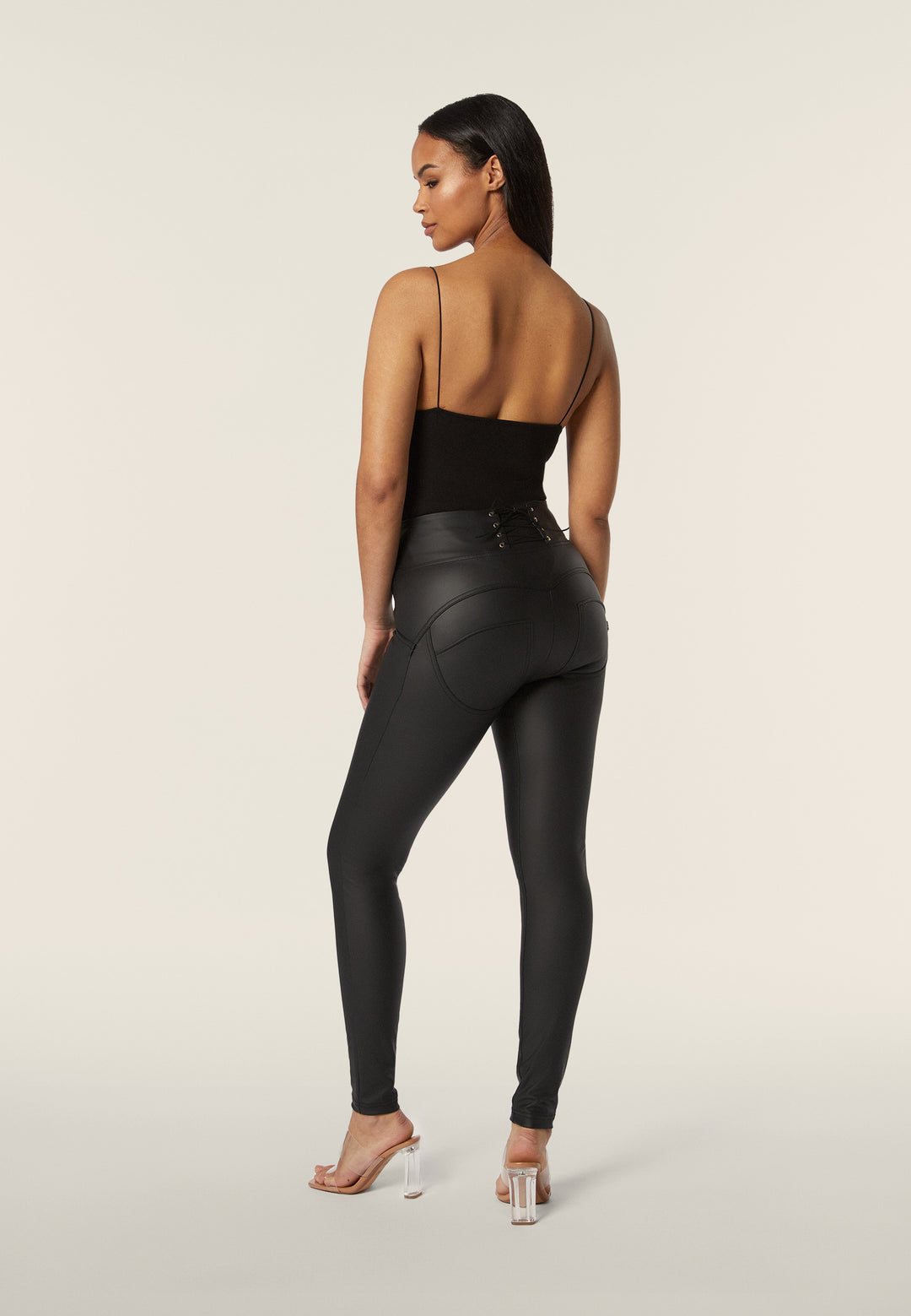 (WRUP2HF448-N) High Waist WR.UP® Leather Look met Veter Sluiting op de Rug ♥