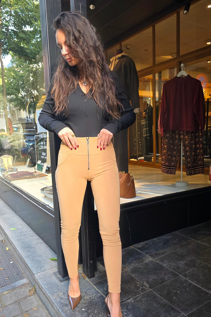 (WRUP2HF461-M107) Faux Leather WR.UP® met Satin Look Effect