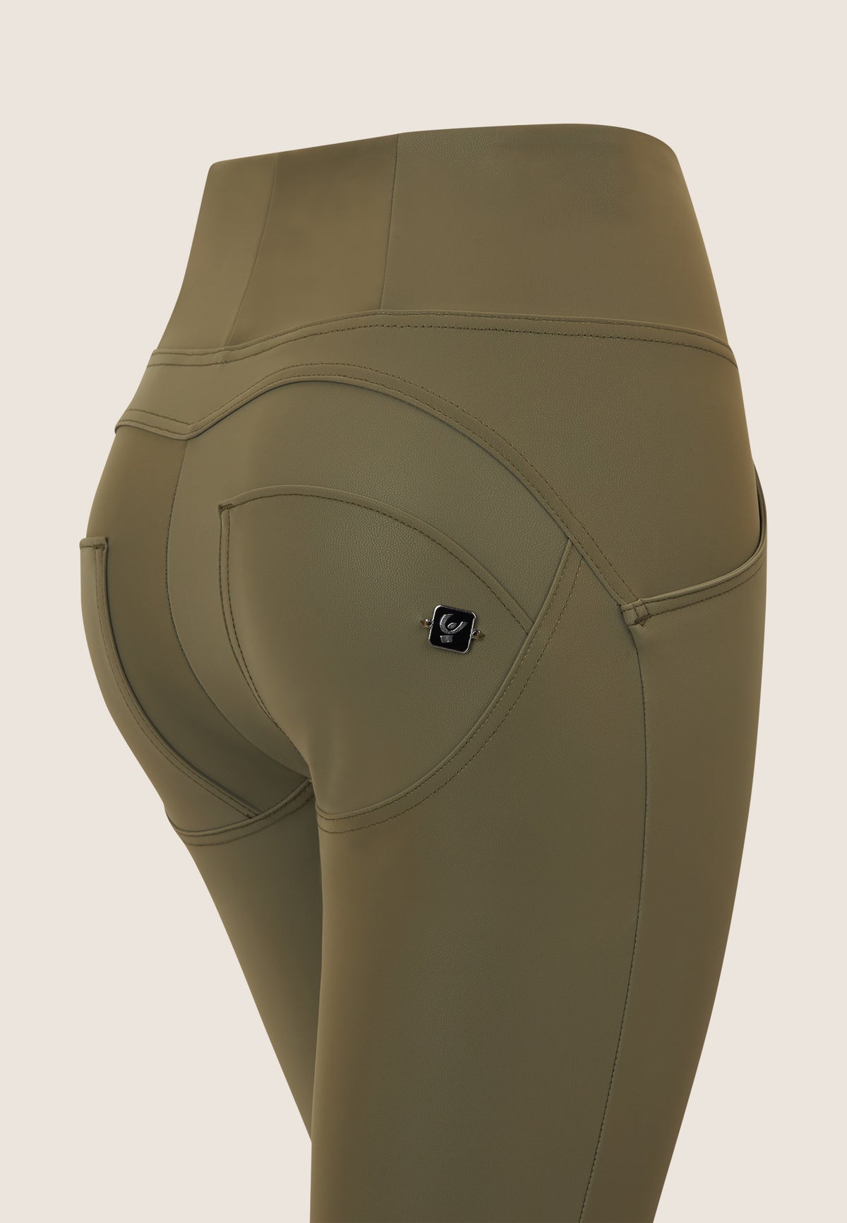(WRUP2HF461-V137)  Faux Leather WR.UP® met Satin Look Effect enlarged