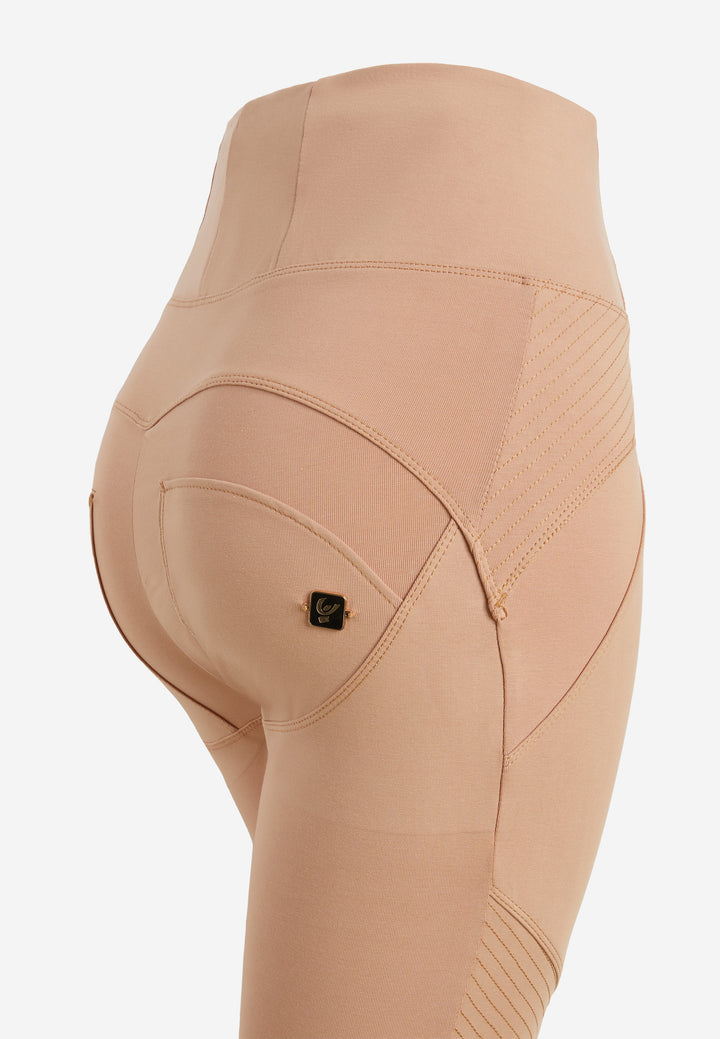 (WRUP2HHF332-P80) Super High Waisted WR.UP® met gouden details en stijlvolle stiksels