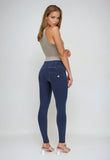 (WRUP2MF244-J0Y) Denim Look WR.UP® Mid Waist in Soft Tencel met Knoopsluiting