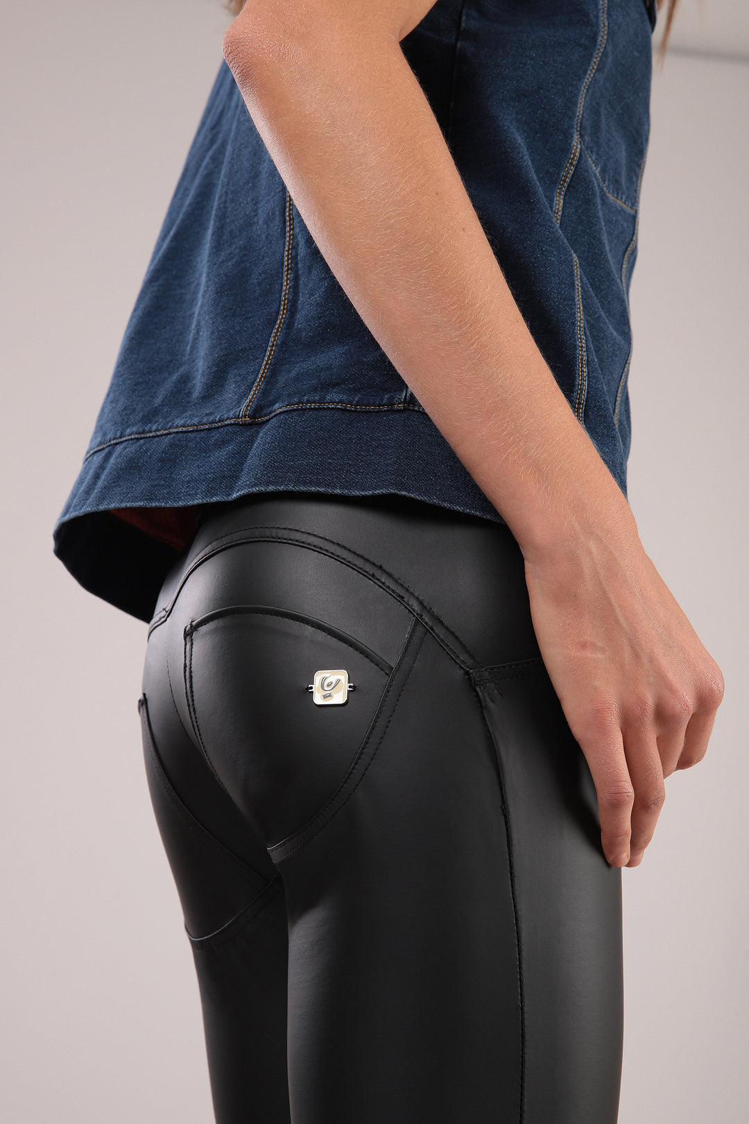 (WRUP2RC006PREC-N) WR.UP® in leerlook met normale taille