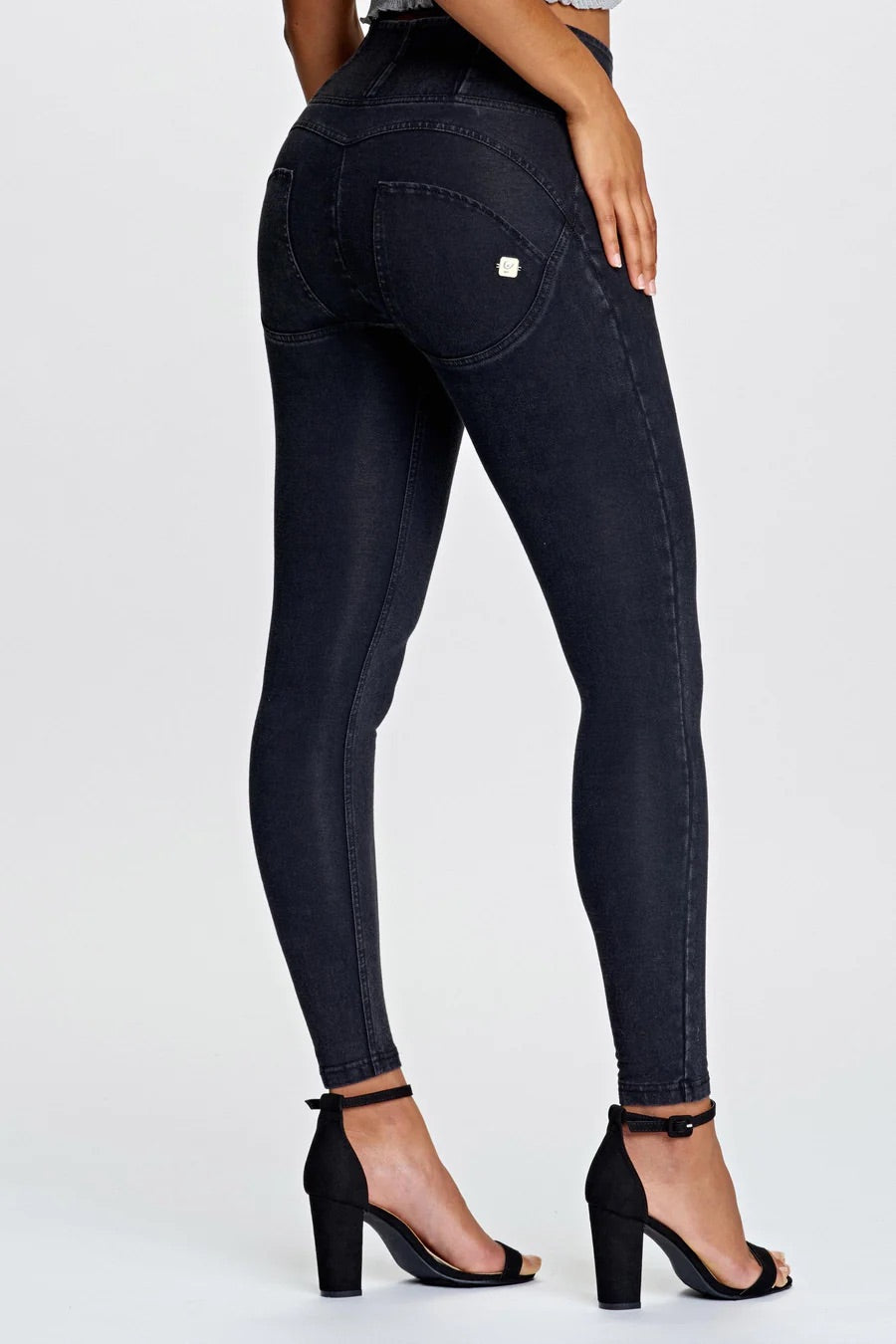 (WRUP4HC002ORG-J7N) Jean taille haute WR.UP® aspect denim en longueur courte agrandi