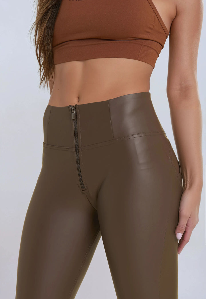 WRUP2HC006PREC-M12 Bruine WR.UP® Leather Look met een Hoge Taille en Rits Sluiting