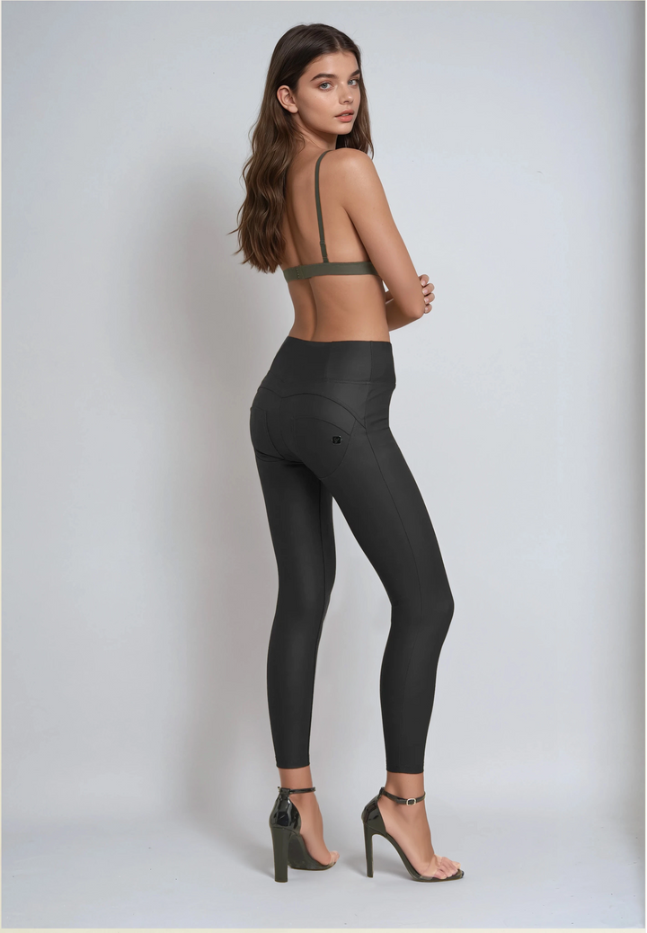 (WRUP4HF2507-N) Recycled faux leather Skinny Ankle length Black pant